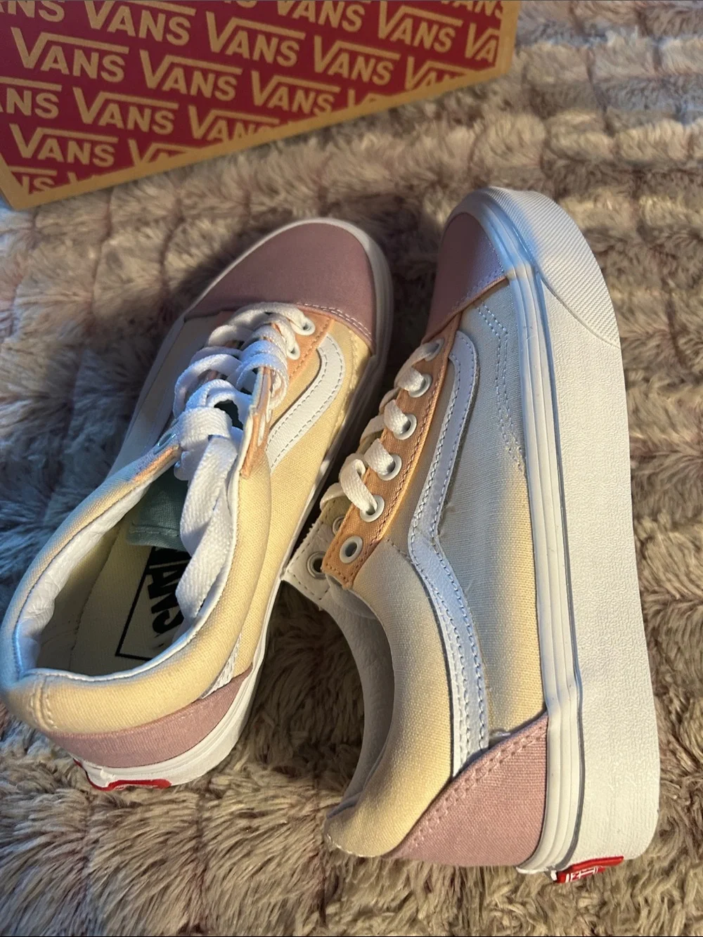 Vans Old Skool Women's Low-Top Sneakers in Pink and Cream size 5.5 new